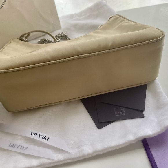 Prada re-edition 2005 crossbody colour sand - Picture 9 of 11